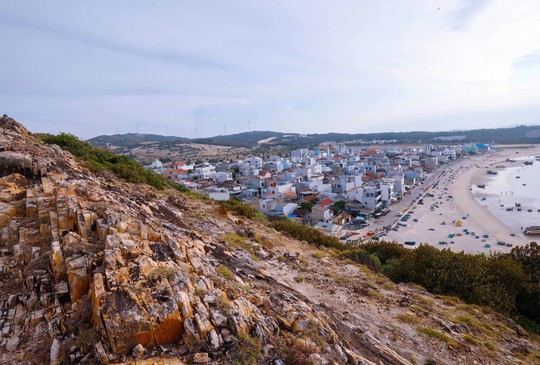 Photo Travel: Nét kiến trúc "hư hao" giữa biển trời Quy Nhơn