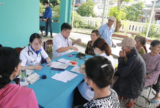 Thừa Thiên Huế: Khám bệnh, cấp phát thuốc miễn phí cho người dân vùng “rốn lũ”