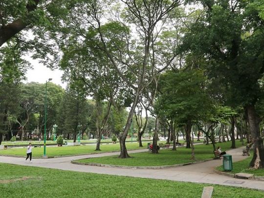 Biến vùng đất cằn cỗi thành công viên giải trí xanh tươi