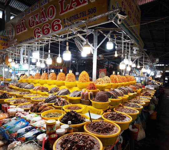 Photo Travel: Đi chợ Tịnh Biên, lạc bước vào "thế giới của sắc màu và mùi vị"