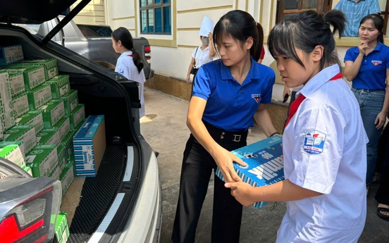 Chương trình “Vượt thiên tai – tiếp bước tương lai” của Vinamilk vượt cam kết 1,2 triệu sản phẩm cho học sinh vùng bão lũ