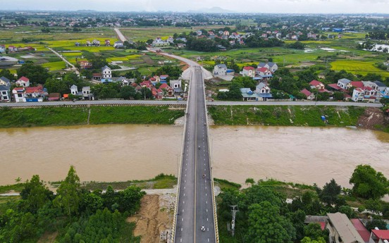 Thông xe cầu Hòa Sơn nối Thái Nguyên với Bắc Giang