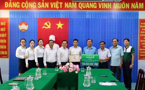 Tư tưởng Hồ Chí Minh về văn hoá - Xây dựng văn hoá doanh nghiệp tại Vietcombank - Chi nhánh Trà Vinh