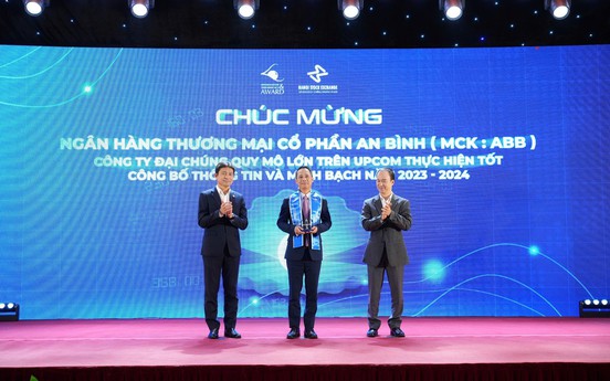 ABBANK nhận Giải Tôn vinh doanh nghiệp thực hiện tốt công bố thông tin, minh bạch