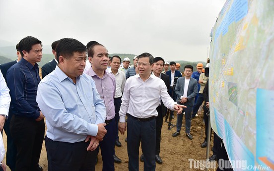Bộ trưởng Bộ Kế hoạch và Đầu tư Nguyễn Chí Dũng kiểm tra tiến độ Dự án cao tốc Tuyên Quang - Hà Giang