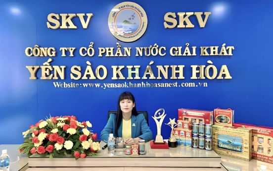 Bà Trịnh Thị Hồng Vân - Chủ tịch HĐQT Công ty CP Nước giải khát Yến sào Khánh Hòa: Tâm huyết đưa sản vật “biển yến” vượt sóng