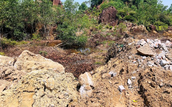Quảng Nam: Doanh nghiệp khai thác đất xong "quên" hoàn thổ