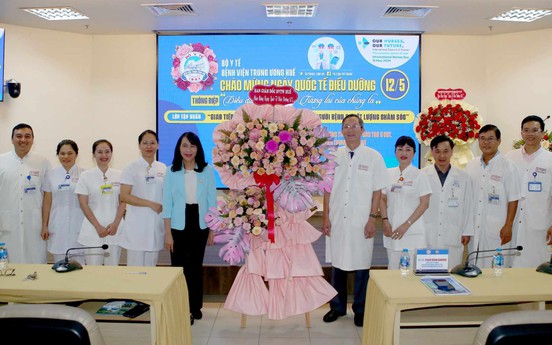 Bệnh viện Trung ương Huế tổ chức tọa đàm chào mừng Ngày Quốc tế Điều dưỡng