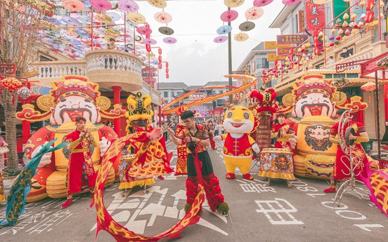 Biển người đổ về phía Đông Hà Nội khám phá vạn trải nghiệm tại “Hong Kong thu nhỏ”