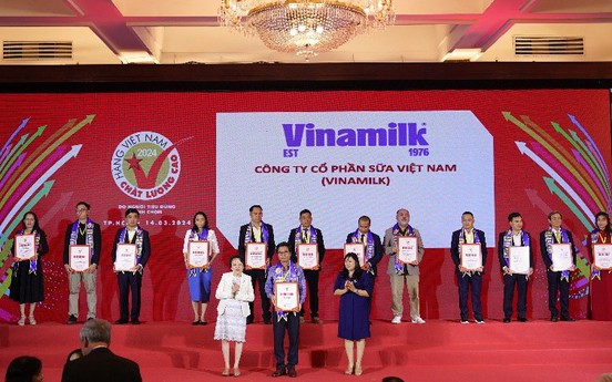 Vinamilk 28 năm liên tiếp giữ danh hiệu hang Việt Nam chat lượng cao