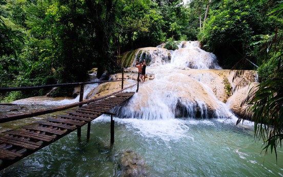 Photo Travel: Hoang sơ thác Hiêu, nức tiếng vịt quay Cổ Lũng