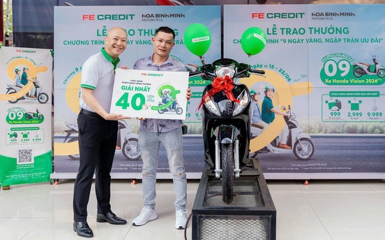 FE Credit trao thưởng xe máy, hoàn tiền cho khách hàng