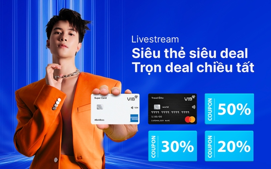 Anh Tú Atus livestream kể chuyện du lịch và tặng quà cho khán giả