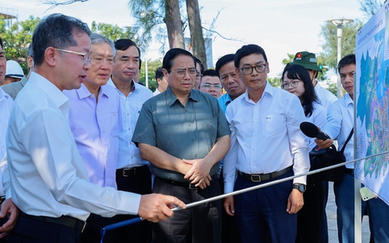 Thủ tướng khảo sát khu vực nghiên cứu lấn biển và dự án cảng Liên Chiểu tại Đà Nẵng