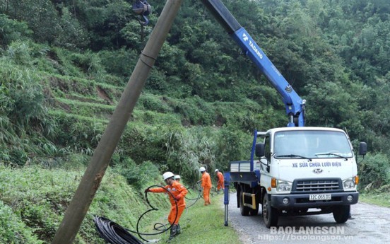 Lạng Sơn: Chủ động khắc phục sự cố lưới điện, cấp điện ổn định cho các khách hàng sau bão số 3