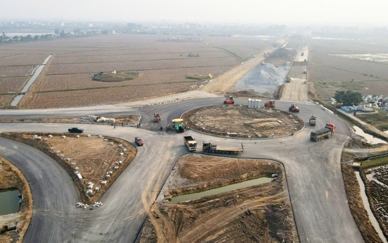 ‘Trục xương sống’ dài gần 30km của tỉnh là 'bến đỗ' của Tập đoàn Trump tại Việt Nam dự kiến về đích trước 6 tháng