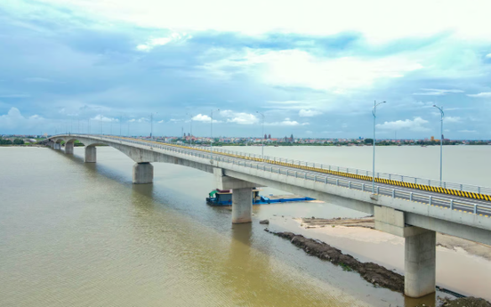 Chính thức thông xe cầu vượt sông nghìn tỷ nối 2 tỉnh miền Bắc, kết thúc hơn 200 năm di chuyển bằng đò của người dân bên sông Hồng