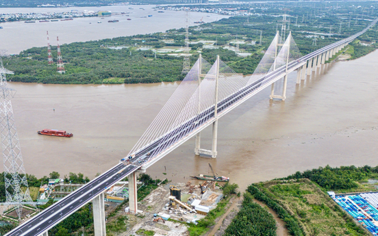 Sắp hoàn thành cây cầu dây văng có tĩnh không cao nhất Việt Nam