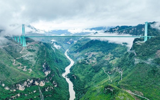 Cầu cao nhất thế giới: Độ cao sánh ngang tháp chọc trời, bắc qua vực sâu 600m là ‘vết nứt của Trái đất’