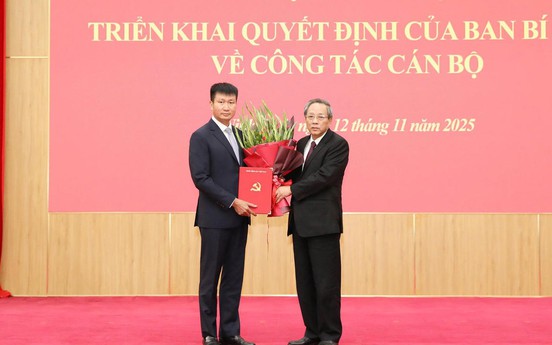 Ông Trần Huy Tuấn được bầu giữ chức Chủ tịch UBND tỉnh Ninh Bình