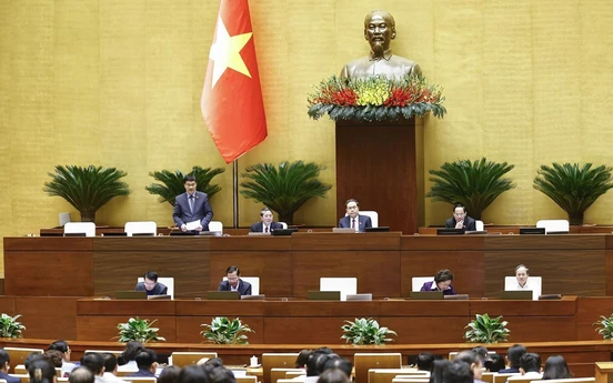 Quốc hội thảo luận nhiều nội dung quan trọng, biểu quyết thông qua Nghị quyết về phương án phân bổ ngân sách