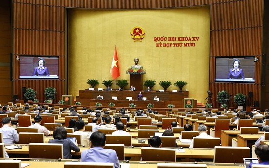 Ngày 17/11, Quốc hội thảo luận về dự thảo Nghị quyết 71 và Nghị quyết 72 của Bộ Chính trị