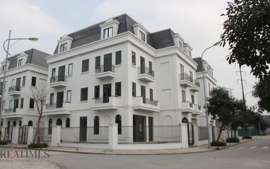 Bỏ hoang nhiều, vì đâu biệt thự vẫn "đội giá" hàng trăm triệu?