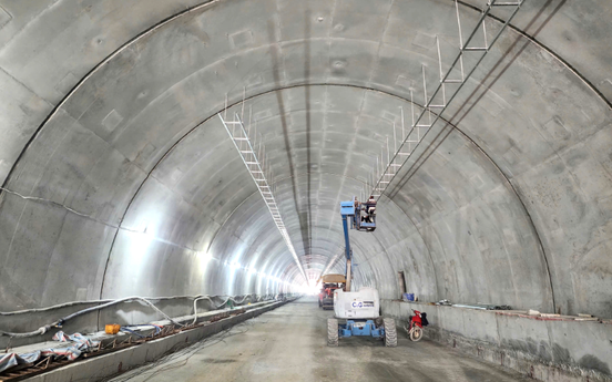 Sắp thông tuyến hầm xuyên núi kết nối 2 tỉnh hẹp ngang của Việt Nam