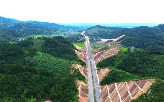 Sắp hoàn thiện lên đời tuyến quốc lộ quan trọng kết nối 2 tỉnh giáp Trung Quốc
