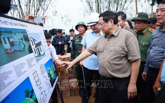 Thủ tướng yêu cầu phát động chiến dịch thần tốc xây sửa nhà cho người dân bị thiệt hại do mưa lũ