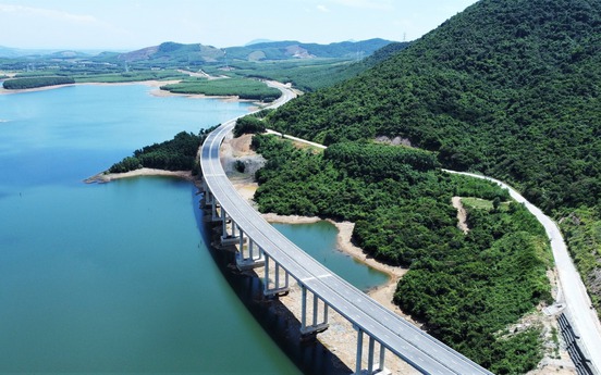 Cao tốc hơn 12.000 tỷ kết nối 2 tỉnh hẹp nhất Việt Nam đạt dấu mốc quan trọng