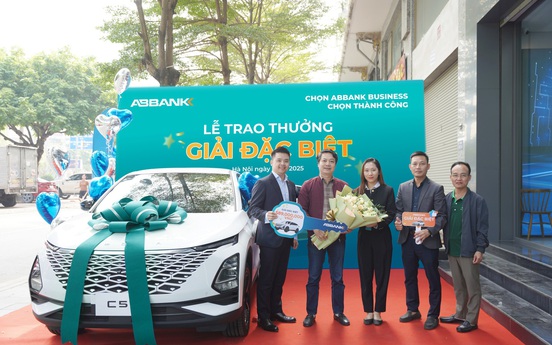 ABBANK trao thưởng xe OMODA C5 cho doanh nghiệp trúng giải đặc biệt chương trình "Chọn ABBANK Business - Chọn Thành công"