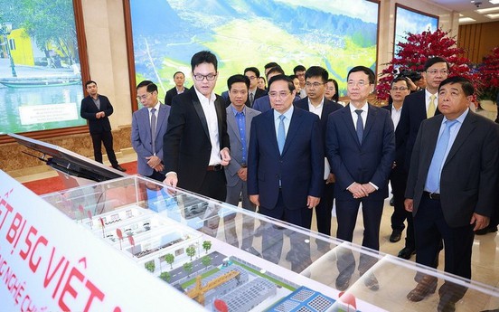 Thủ tướng: Kinh tế số là động lực, xã hội số là nền tảng, con người là trung tâm