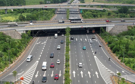 Đề xuất mở rộng tuyến cao tốc đầu tiên xây dựng theo chuẩn quốc tế của Việt Nam lên 10 làn xe