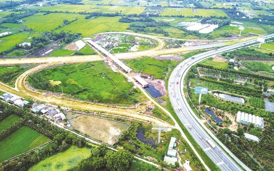 Sắp thông xe tuyến cao tốc gần 45.000 tỷ kết nối 2 tỉnh thành Đồng bằng sông Cửu Long