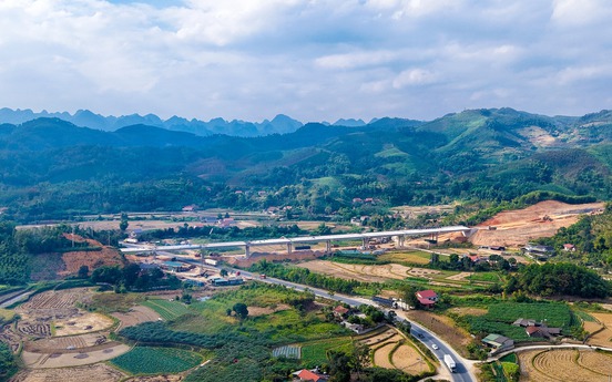 Huy động hơn 5.000 nhân sự, 2.641 thiết bị, hai tuyến cao tốc quan trọng của miền Bắc có bóng dáng Tập đoàn Đèo Cả sắp thông xe