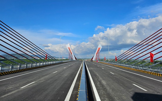 Sắp chính thức vận hành cầu 2.000 tỷ kết nối 2 tỉnh thành giàu có miền Bắc, xóa bỏ bến phà lâu đời