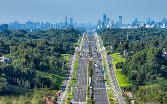 Trục trung tâm thành phố dài nhất thế giới: 100km đẹp hơn cao tốc với 12 làn xe chạy 80km/h