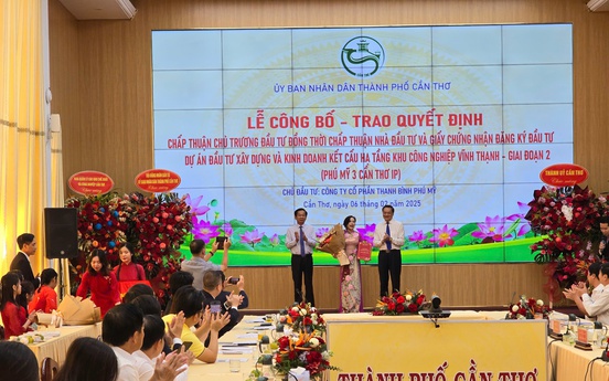 Cần Thơ trao chứng nhận đầu tư dự án khu công nghiệp gần 8.000 tỷ đồng