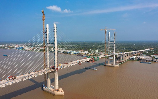Chỉ 4 tháng nữa, cây cầu gần 7.000 tỷ, cách cầu dây văng đầu tiên do Việt Nam thiết kế 3,8km sẽ đưa vào vận hành