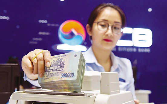 Tiền gửi bị hút khỏi ngân hàng, sức ép lãi suất lại tăng