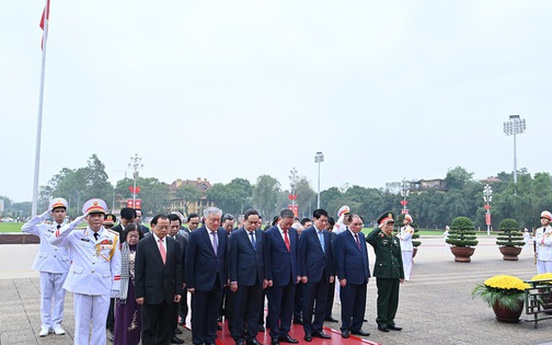 Lãnh đạo Đảng, Nhà nước vào Lăng viếng Chủ tịch Hồ Chí Minh nhân kỷ niệm 50 năm Ngày Giải phóng miền Nam, thống nhất đất nước