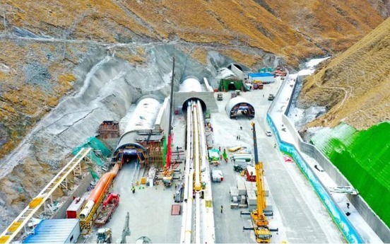 Đường hầm cao tốc dài nhất thế giới: Đi xuyên qua núi với 16 đới đứt gãy, chỉ mất 54 tháng để hoàn thành