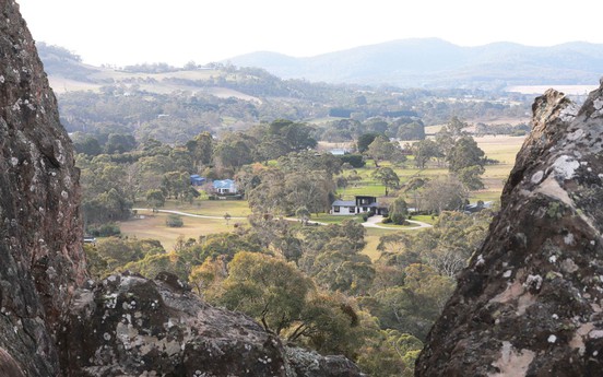 Photo Travel: Hanging Rock, kiến tạo đá treo ấn tượng ở Victoria