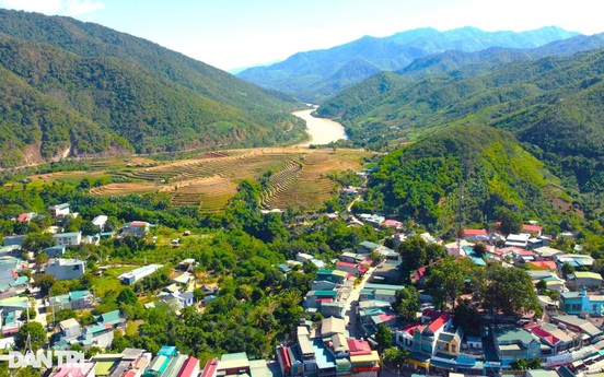 Huyện biên giới giáp Lào tại tỉnh đông dân nhất Việt Nam sẽ không sáp nhập xã nào