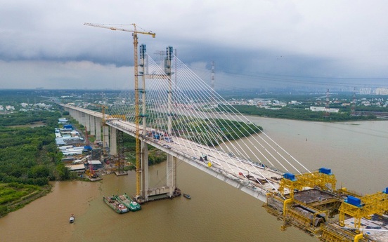 Hai cây cầu dây văng tĩnh không cao nhất Việt Nam khởi công từ 10 năm trước đang nỗ lực về đích