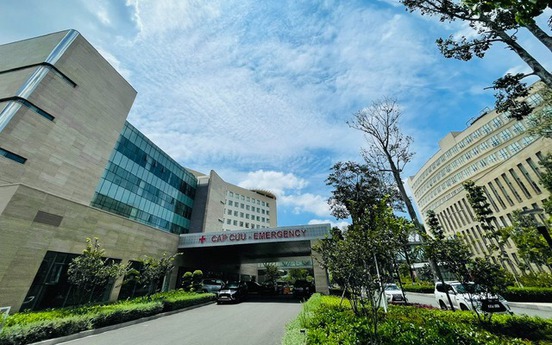 Bệnh viện đầu tiên tại Việt Nam có 2 bãi đáp trực thăng cấp cứu chính thức khánh thành tòa nhà đa khoa 1.000 giường