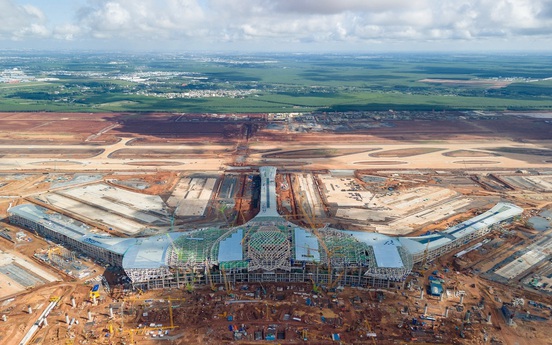 Siêu sân bay của Việt Nam dự kiến hoàn thành cuối năm nay đang xây dựng lại gặp khó