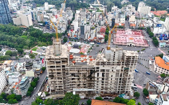 Tháp đôi chọc trời ‘đắp chiếu’ nhiều năm, từng liên quan đến bà Trương Mỹ Lan đã thi công trở lại