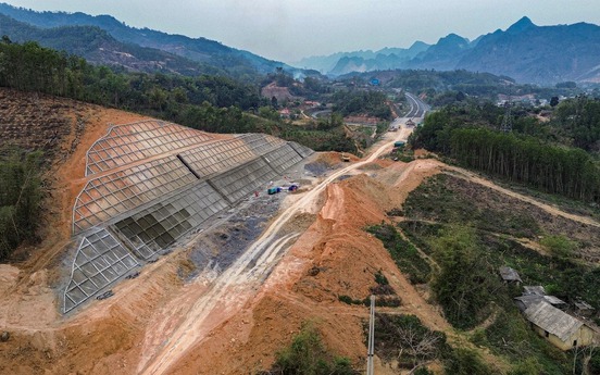 Tiến độ cao tốc 11.000 tỷ 3 mục tiêu: Kết nối trực tiếp 2 vùng kinh tế, 4 địa phương, 3 cửa khẩu nước láng giềng